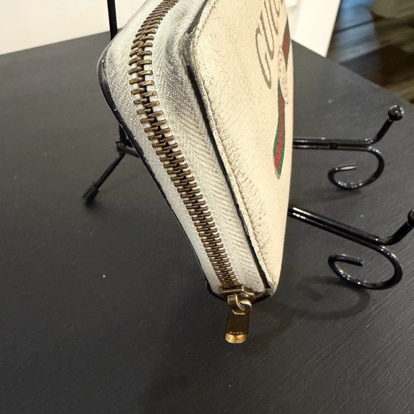 Gucci Cream Clutch with Iconic Stripe - Picture 6 of 7